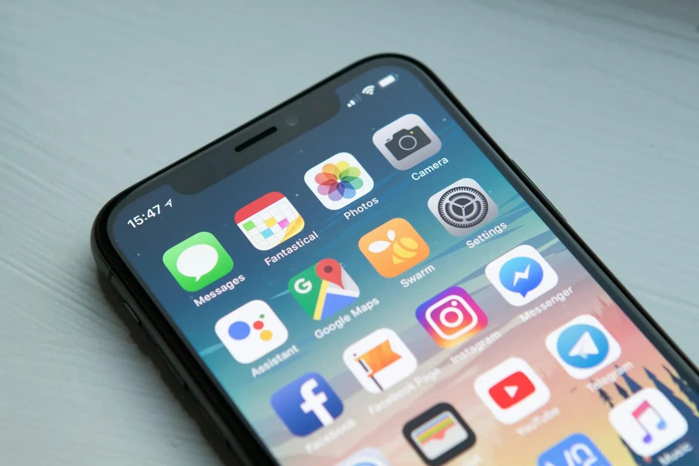 iPhone home screen showing Messages and other apps that support SiriKit voice commands